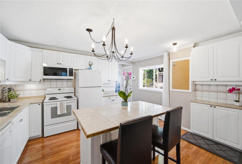 75 Worthington, 3 Bedrooms Bedrooms, 7 Rooms Rooms,1 BathroomBathrooms,Residential,For Sale,Worthington
