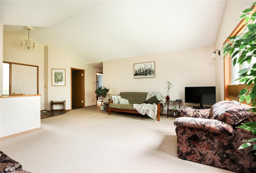 112 BELANGER, 2 Bedrooms Bedrooms, 6 Rooms Rooms,1 BathroomBathrooms,Residential,For Sale,BELANGER