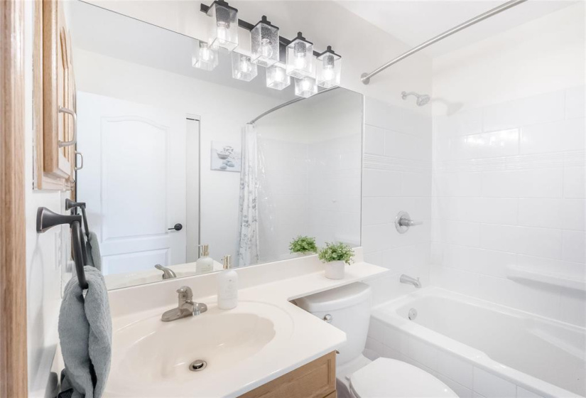 Upstairs main bathroom