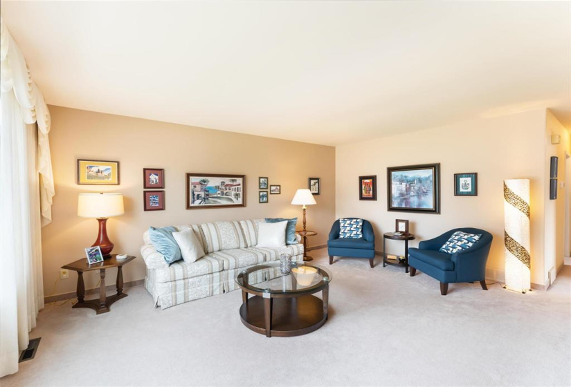 Large living room. Vendor states hardwood floors under the carpet.