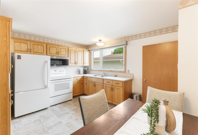Bright eat-in kitchen