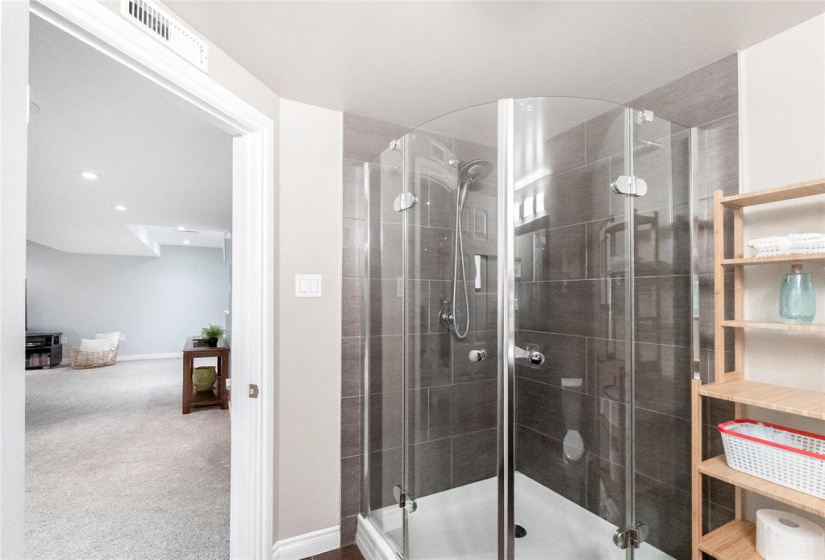 52 Fallbrook, 3 Bedrooms Bedrooms, 10 Rooms Rooms,2 BathroomsBathrooms,Residential,For Sale,Fallbrook