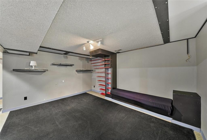 775 Harstone, 4 Bedrooms Bedrooms, 11 Rooms Rooms,2 BathroomsBathrooms,Residential,For Sale,Harstone