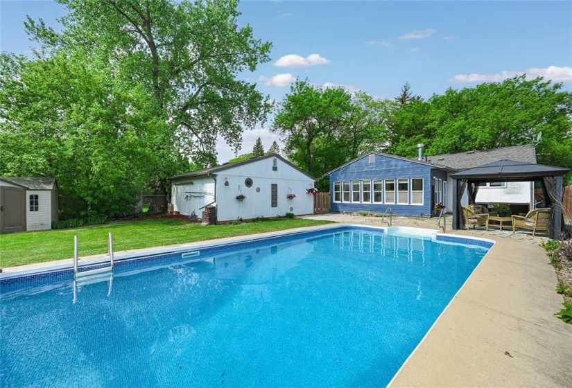 775 Harstone, 4 Bedrooms Bedrooms, 11 Rooms Rooms,2 BathroomsBathrooms,Residential,For Sale,Harstone