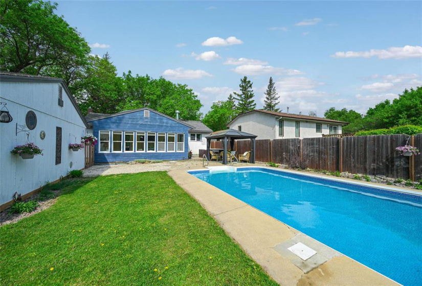775 Harstone, 4 Bedrooms Bedrooms, 11 Rooms Rooms,2 BathroomsBathrooms,Residential,For Sale,Harstone