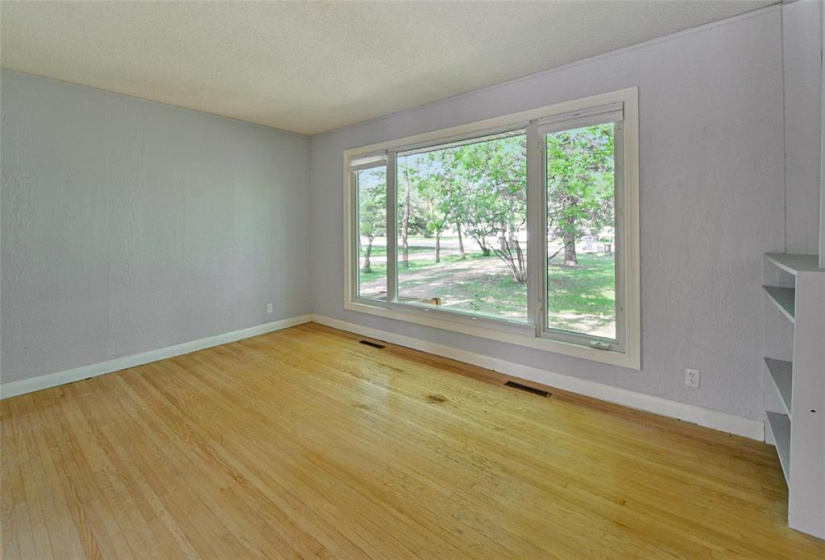 775 Harstone, 4 Bedrooms Bedrooms, 11 Rooms Rooms,2 BathroomsBathrooms,Residential,For Sale,Harstone