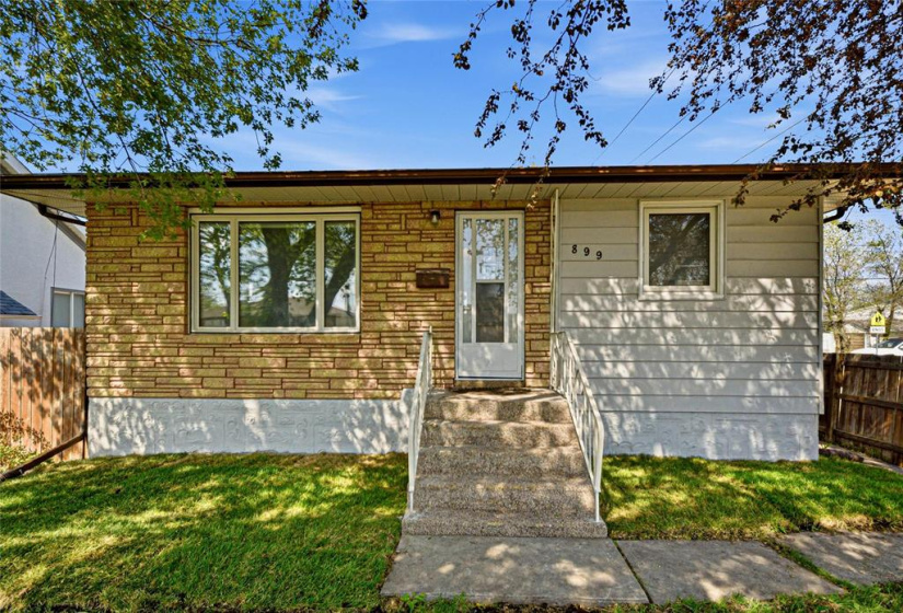 899 Consol, 4 Bedrooms Bedrooms, 9 Rooms Rooms,2 BathroomsBathrooms,Residential,For Sale,Consol