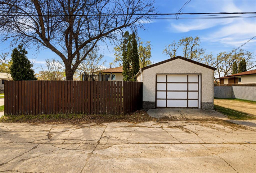 899 Consol, 4 Bedrooms Bedrooms, 9 Rooms Rooms,2 BathroomsBathrooms,Residential,For Sale,Consol