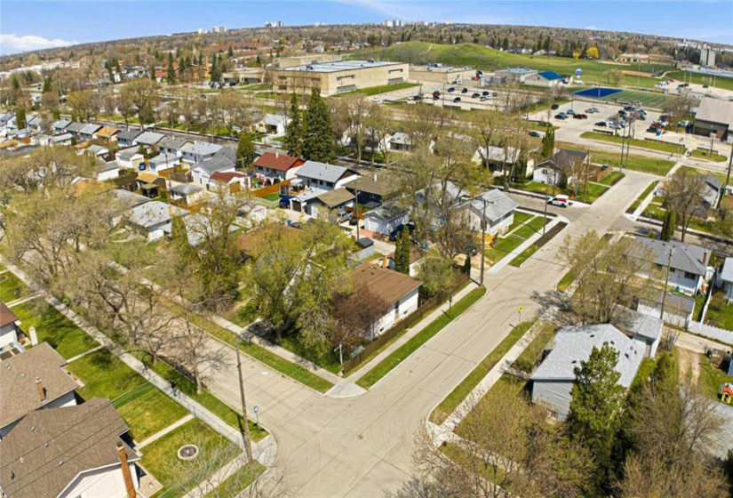 899 Consol, 4 Bedrooms Bedrooms, 9 Rooms Rooms,2 BathroomsBathrooms,Residential,For Sale,Consol