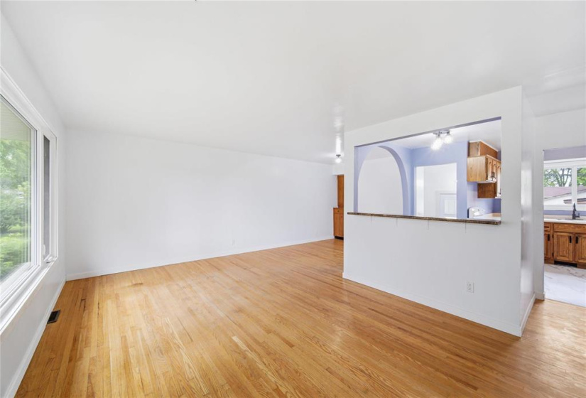 685 Helmsdale, 3 Bedrooms Bedrooms, 10 Rooms Rooms,2 BathroomsBathrooms,Residential,For Sale,Helmsdale