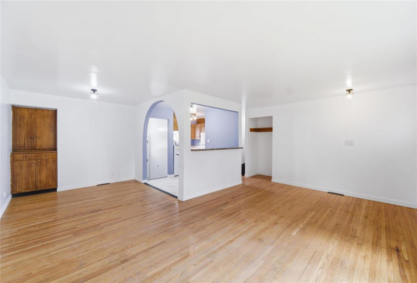 685 Helmsdale, 3 Bedrooms Bedrooms, 10 Rooms Rooms,2 BathroomsBathrooms,Residential,For Sale,Helmsdale