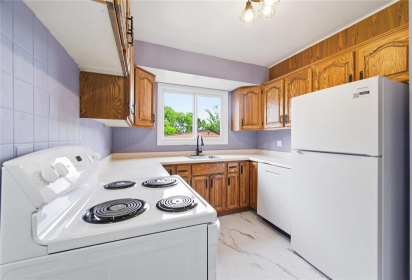 685 Helmsdale, 3 Bedrooms Bedrooms, 10 Rooms Rooms,2 BathroomsBathrooms,Residential,For Sale,Helmsdale