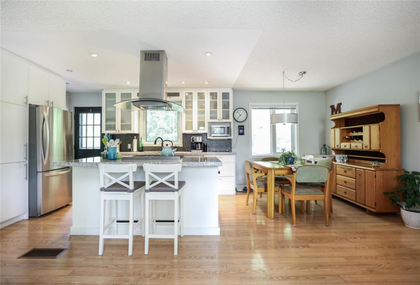 17 KIMBERLY, 4 Bedrooms Bedrooms, 10 Rooms Rooms,2 BathroomsBathrooms,Residential,For Sale,KIMBERLY