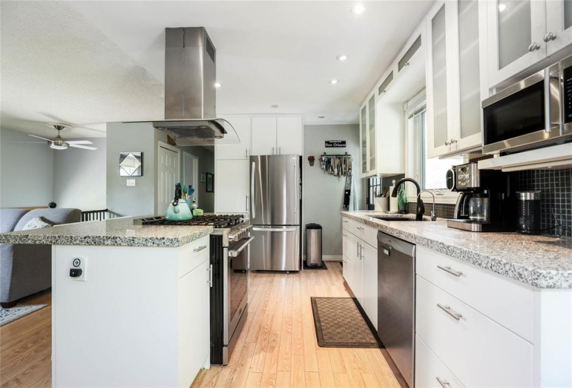 17 KIMBERLY, 4 Bedrooms Bedrooms, 10 Rooms Rooms,2 BathroomsBathrooms,Residential,For Sale,KIMBERLY