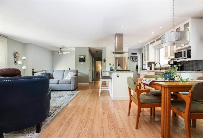 17 KIMBERLY, 4 Bedrooms Bedrooms, 10 Rooms Rooms,2 BathroomsBathrooms,Residential,For Sale,KIMBERLY