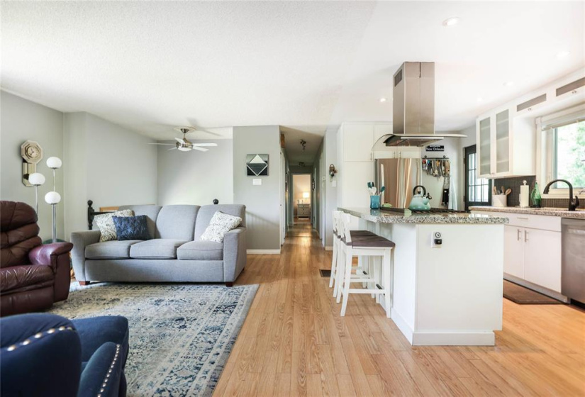17 KIMBERLY, 4 Bedrooms Bedrooms, 10 Rooms Rooms,2 BathroomsBathrooms,Residential,For Sale,KIMBERLY