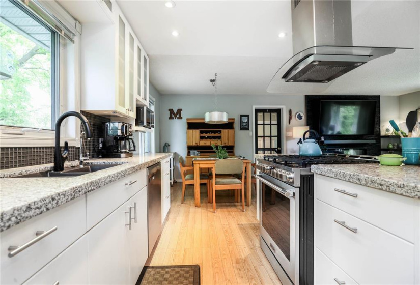 17 KIMBERLY, 4 Bedrooms Bedrooms, 10 Rooms Rooms,2 BathroomsBathrooms,Residential,For Sale,KIMBERLY