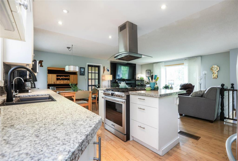 17 KIMBERLY, 4 Bedrooms Bedrooms, 10 Rooms Rooms,2 BathroomsBathrooms,Residential,For Sale,KIMBERLY