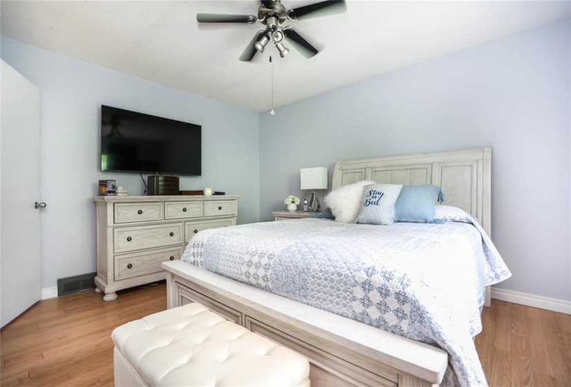 17 KIMBERLY, 4 Bedrooms Bedrooms, 10 Rooms Rooms,2 BathroomsBathrooms,Residential,For Sale,KIMBERLY