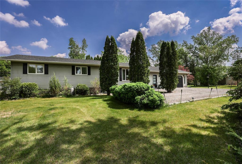 17 KIMBERLY, 4 Bedrooms Bedrooms, 10 Rooms Rooms,2 BathroomsBathrooms,Residential,For Sale,KIMBERLY