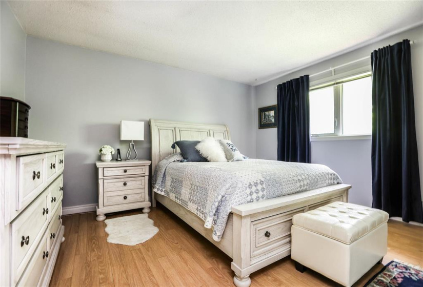 17 KIMBERLY, 4 Bedrooms Bedrooms, 10 Rooms Rooms,2 BathroomsBathrooms,Residential,For Sale,KIMBERLY