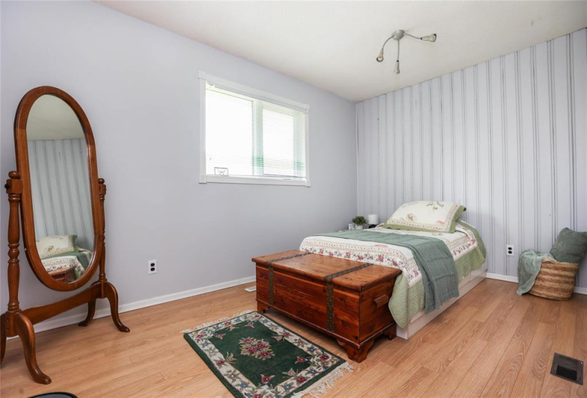 17 KIMBERLY, 4 Bedrooms Bedrooms, 10 Rooms Rooms,2 BathroomsBathrooms,Residential,For Sale,KIMBERLY