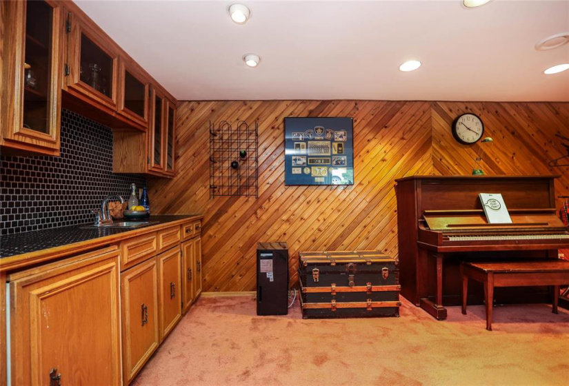 17 KIMBERLY, 4 Bedrooms Bedrooms, 10 Rooms Rooms,2 BathroomsBathrooms,Residential,For Sale,KIMBERLY