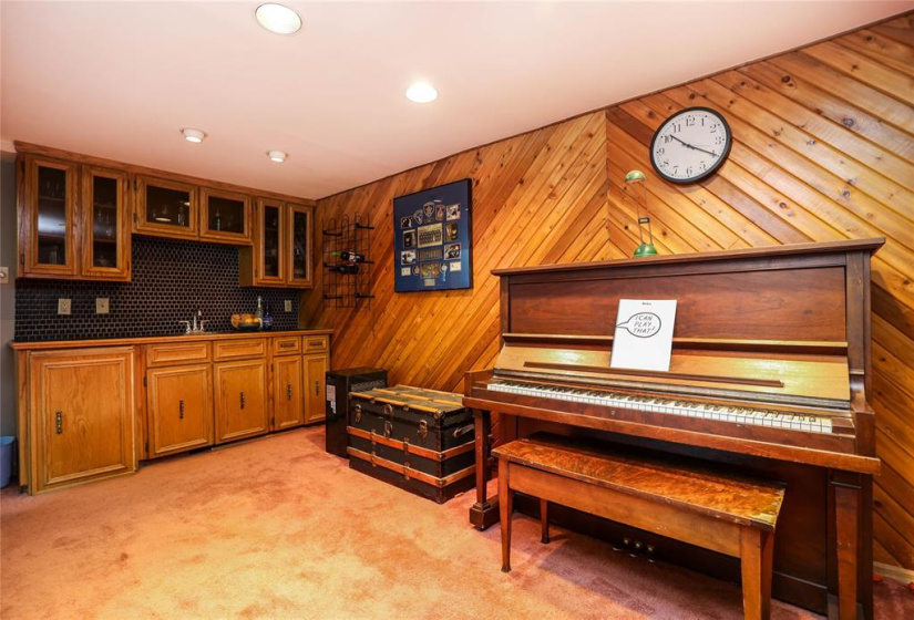 17 KIMBERLY, 4 Bedrooms Bedrooms, 10 Rooms Rooms,2 BathroomsBathrooms,Residential,For Sale,KIMBERLY