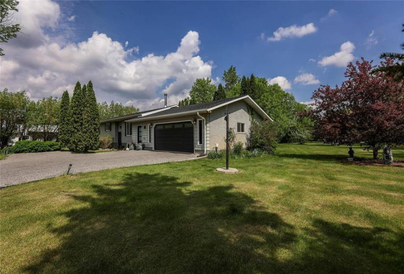 17 KIMBERLY, 4 Bedrooms Bedrooms, 10 Rooms Rooms,2 BathroomsBathrooms,Residential,For Sale,KIMBERLY