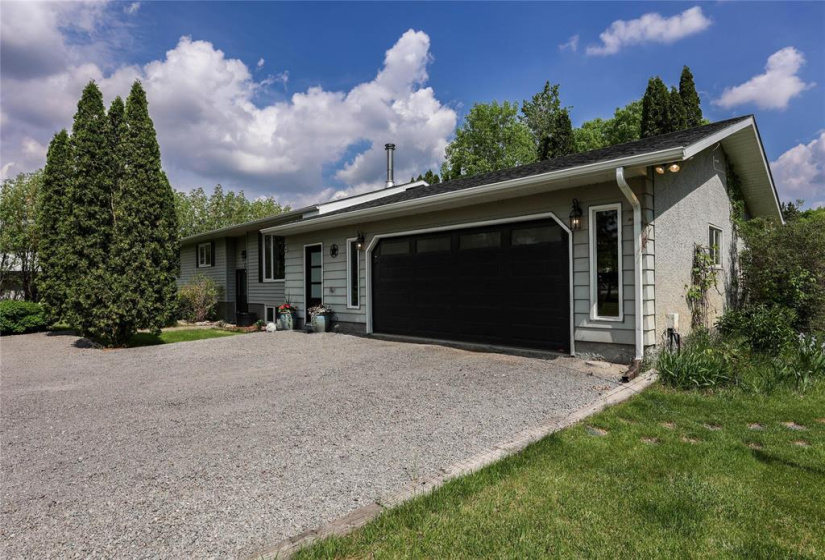 17 KIMBERLY, 4 Bedrooms Bedrooms, 10 Rooms Rooms,2 BathroomsBathrooms,Residential,For Sale,KIMBERLY