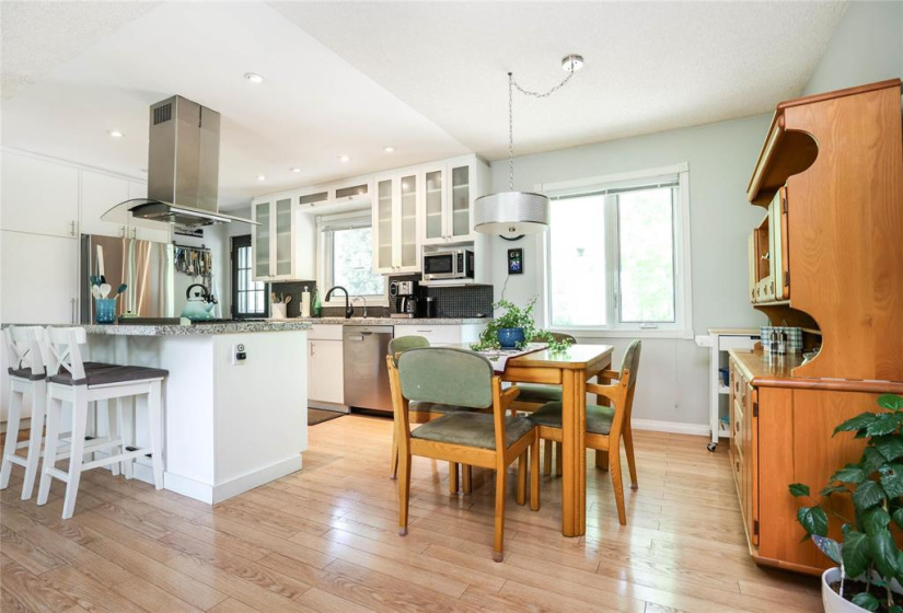 17 KIMBERLY, 4 Bedrooms Bedrooms, 10 Rooms Rooms,2 BathroomsBathrooms,Residential,For Sale,KIMBERLY