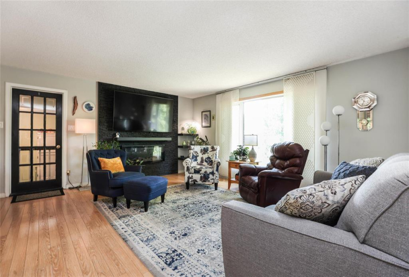 17 KIMBERLY, 4 Bedrooms Bedrooms, 10 Rooms Rooms,2 BathroomsBathrooms,Residential,For Sale,KIMBERLY