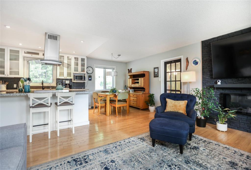 17 KIMBERLY, 4 Bedrooms Bedrooms, 10 Rooms Rooms,2 BathroomsBathrooms,Residential,For Sale,KIMBERLY