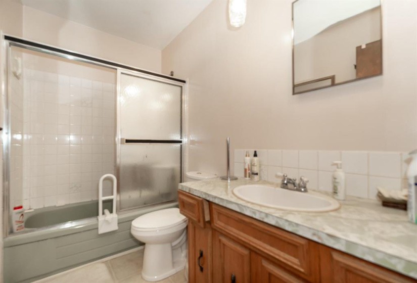 1654 Rothesay, 2 Bedrooms Bedrooms, 9 Rooms Rooms,1 BathroomBathrooms,Residential,For Sale,Rothesay