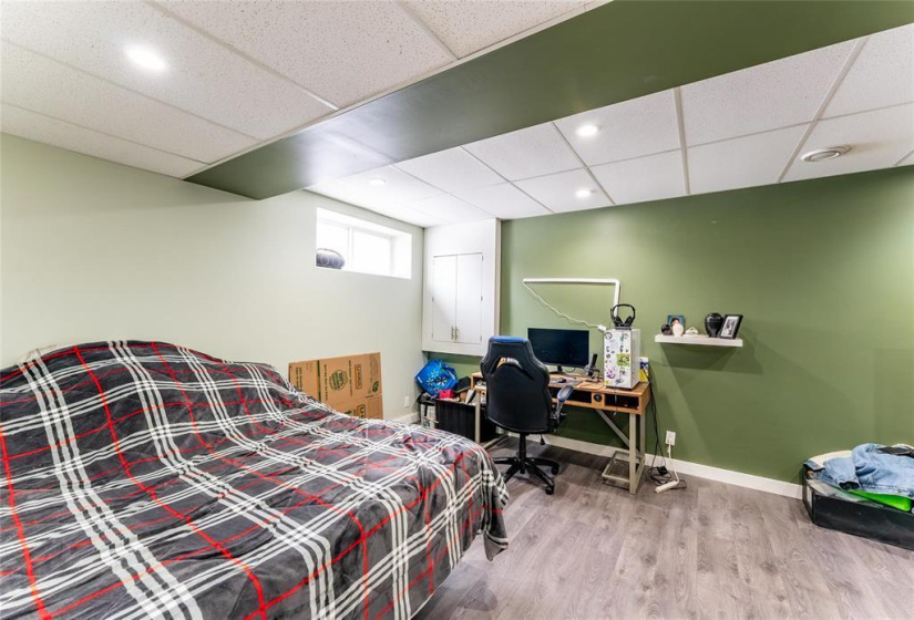 236 Holly, 3 Bedrooms Bedrooms, 12 Rooms Rooms,3 BathroomsBathrooms,Residential,For Sale,Holly