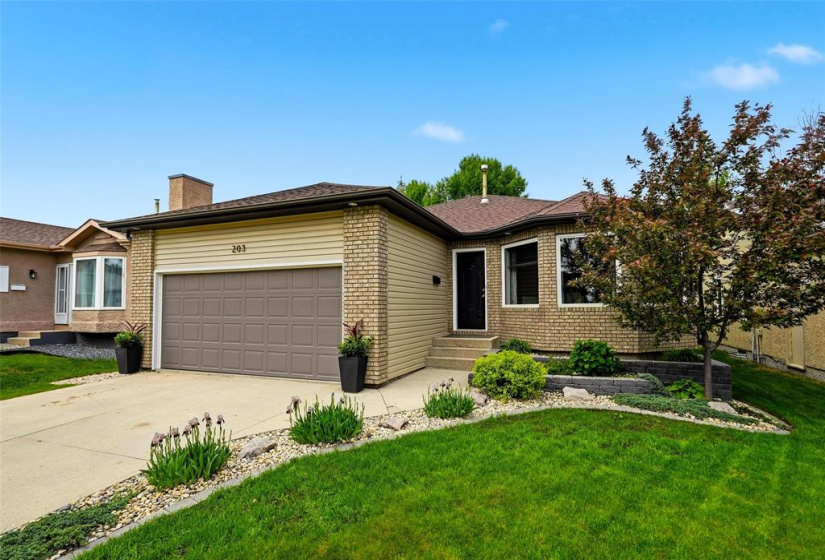 203 Hallfield, 4 Bedrooms Bedrooms, 13 Rooms Rooms,3 BathroomsBathrooms,Residential,For Sale,Hallfield