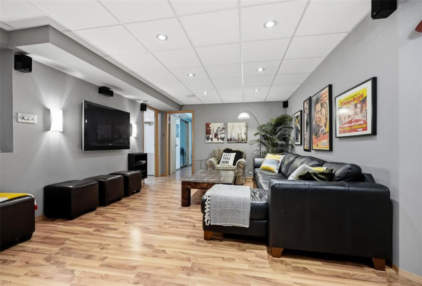 203 Hallfield, 4 Bedrooms Bedrooms, 13 Rooms Rooms,3 BathroomsBathrooms,Residential,For Sale,Hallfield