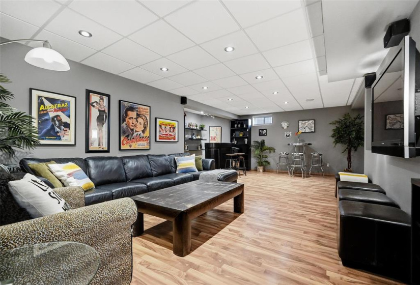 203 Hallfield, 4 Bedrooms Bedrooms, 13 Rooms Rooms,3 BathroomsBathrooms,Residential,For Sale,Hallfield