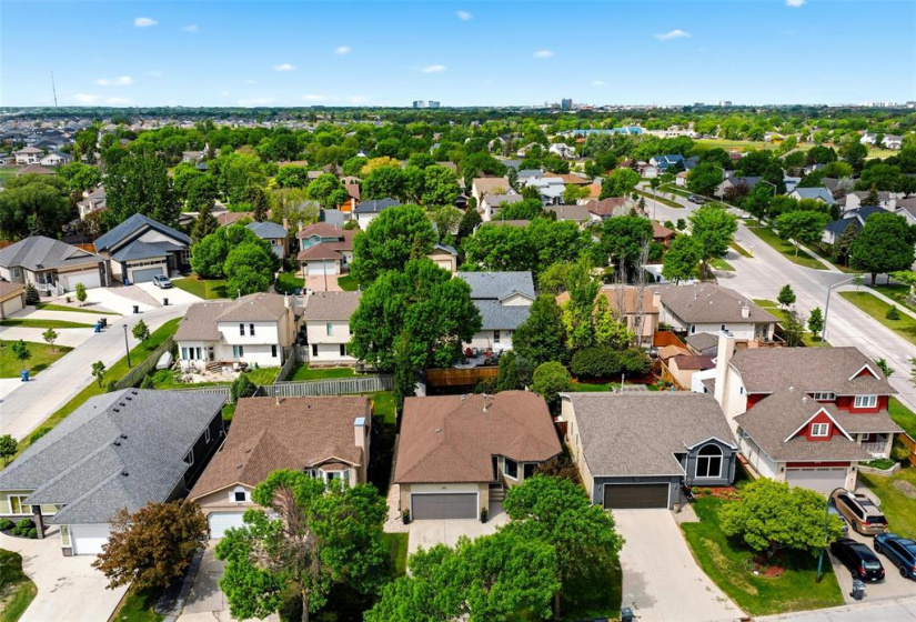 203 Hallfield, 4 Bedrooms Bedrooms, 13 Rooms Rooms,3 BathroomsBathrooms,Residential,For Sale,Hallfield