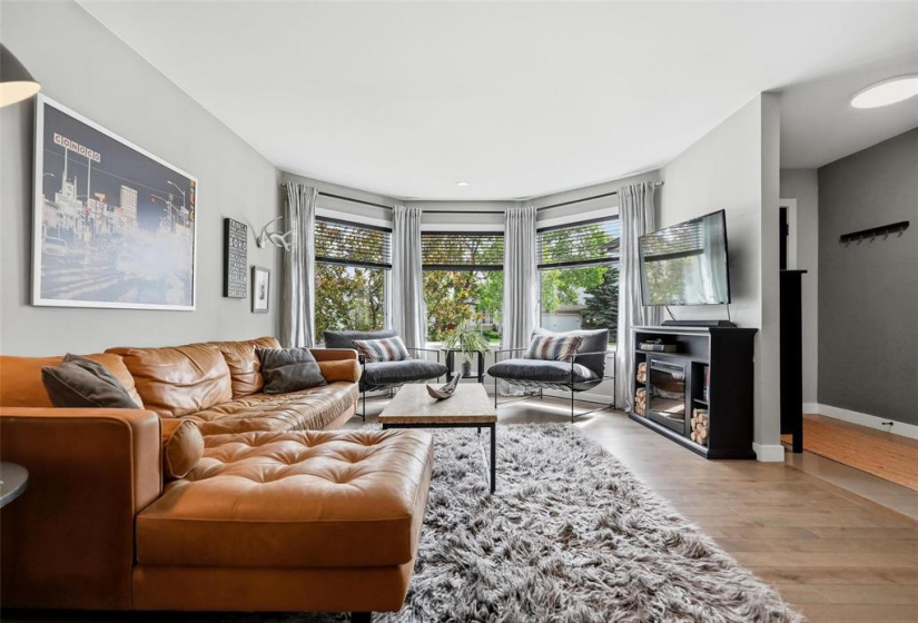 203 Hallfield, 4 Bedrooms Bedrooms, 13 Rooms Rooms,3 BathroomsBathrooms,Residential,For Sale,Hallfield