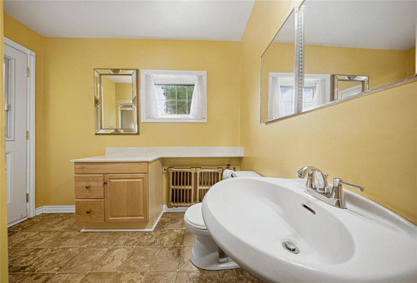 186 Claremont, 4 Bedrooms Bedrooms, 11 Rooms Rooms,1 BathroomBathrooms,Residential,For Sale,Claremont