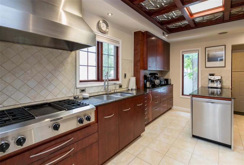 506 Rosedale, 5 Bedrooms Bedrooms, 12 Rooms Rooms,1 BathroomBathrooms,Residential,For Sale,Rosedale