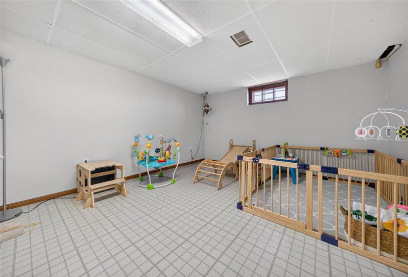 4 Bernier, 3 Bedrooms Bedrooms, 8 Rooms Rooms,1 BathroomBathrooms,Residential,For Sale,Bernier