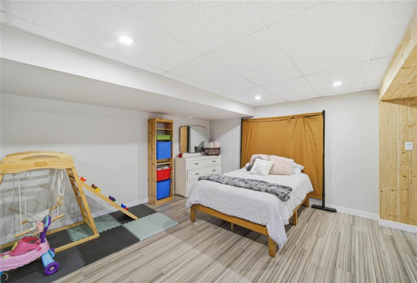 10098 74NW, 4 Bedrooms Bedrooms, 11 Rooms Rooms,2 BathroomsBathrooms,Residential,For Sale,74NW
