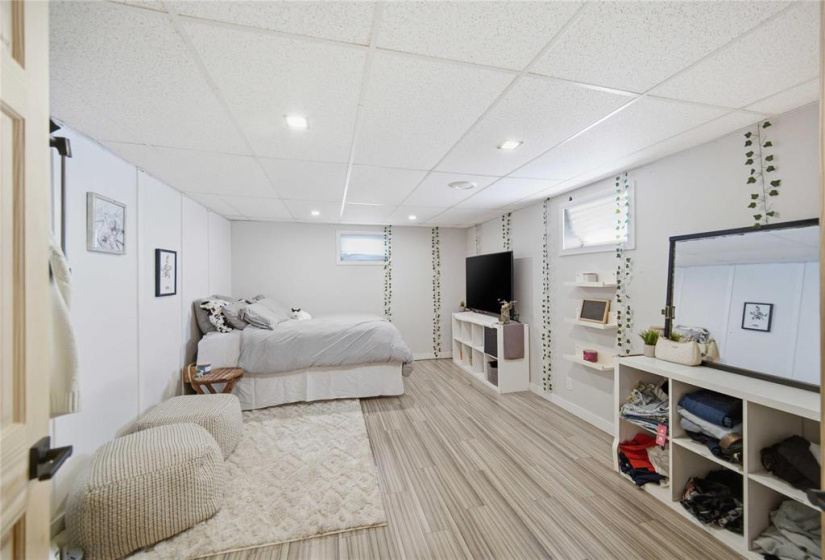 10098 74NW, 4 Bedrooms Bedrooms, 11 Rooms Rooms,2 BathroomsBathrooms,Residential,For Sale,74NW