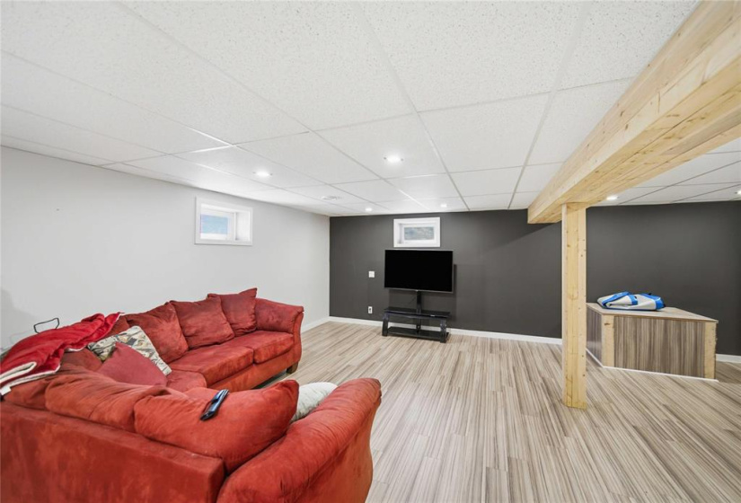 10098 74NW, 4 Bedrooms Bedrooms, 11 Rooms Rooms,2 BathroomsBathrooms,Residential,For Sale,74NW