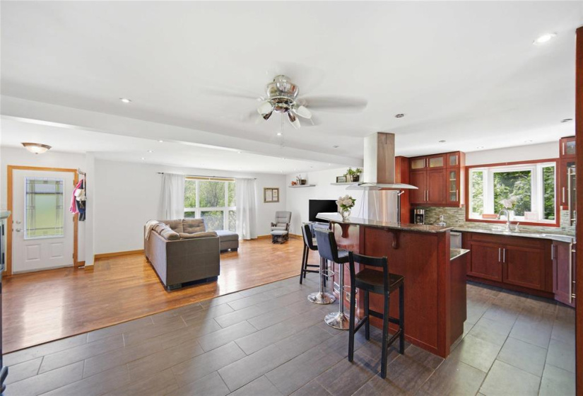 10098 74NW, 4 Bedrooms Bedrooms, 11 Rooms Rooms,2 BathroomsBathrooms,Residential,For Sale,74NW