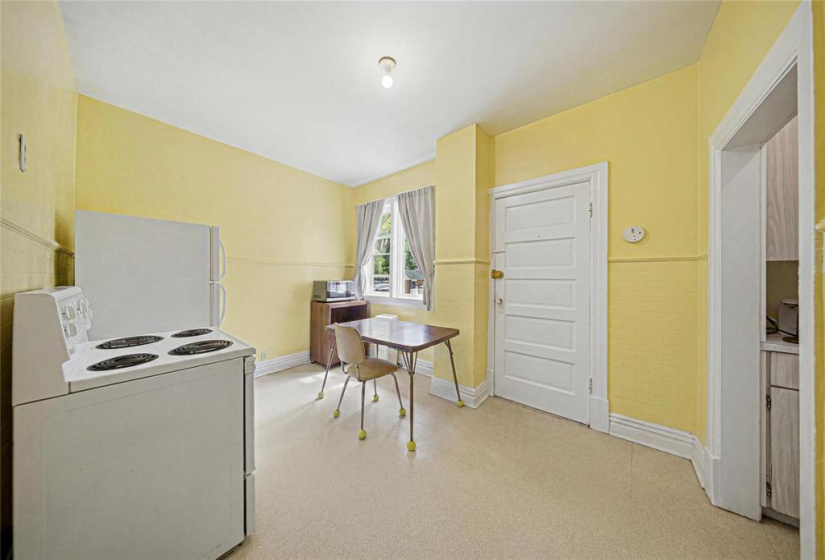426 Redwood, 3 Bedrooms Bedrooms, 8 Rooms Rooms,1 BathroomBathrooms,Residential,For Sale,Redwood