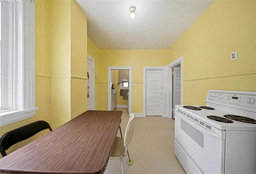 426 Redwood, 3 Bedrooms Bedrooms, 8 Rooms Rooms,1 BathroomBathrooms,Residential,For Sale,Redwood
