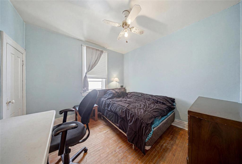 426 Redwood, 3 Bedrooms Bedrooms, 8 Rooms Rooms,1 BathroomBathrooms,Residential,For Sale,Redwood